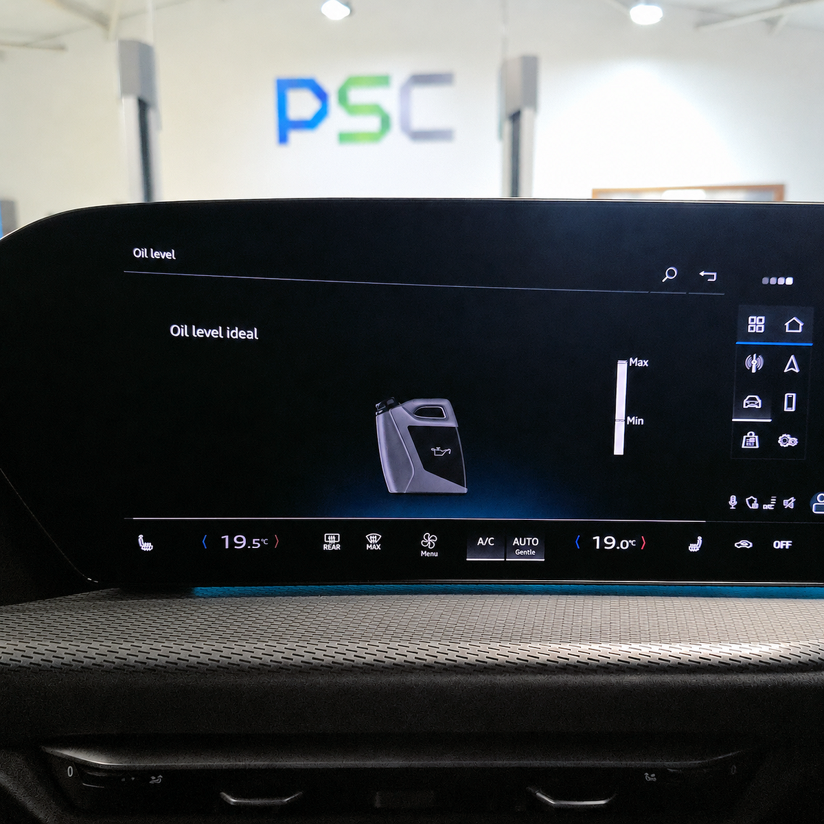 Audi infotainment screen displaying an oil level check showing 'Oil level ideal', with the PSC logo visible in the background.